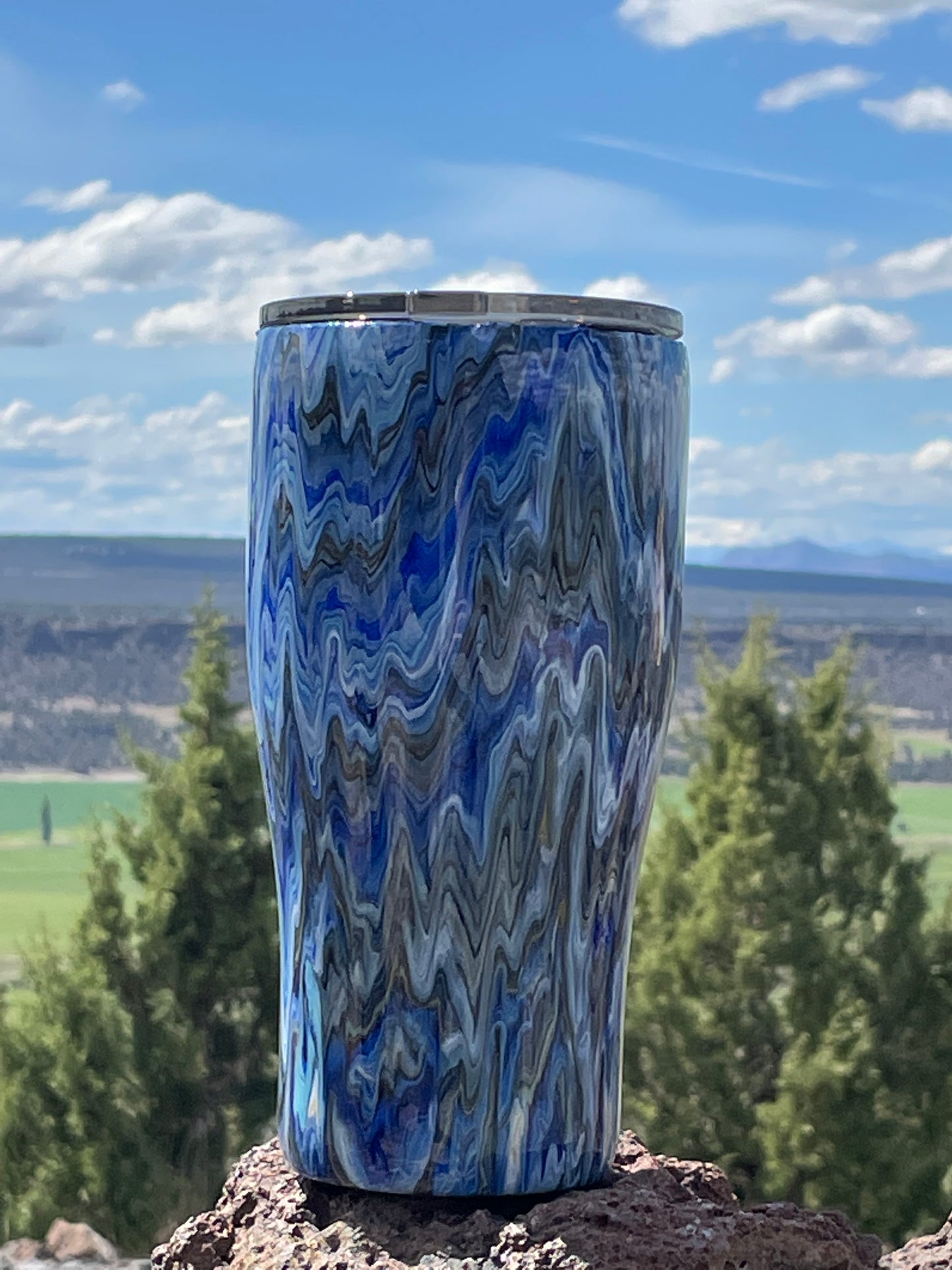 Dark blue, Light blue, White and Black Dirty Pour!